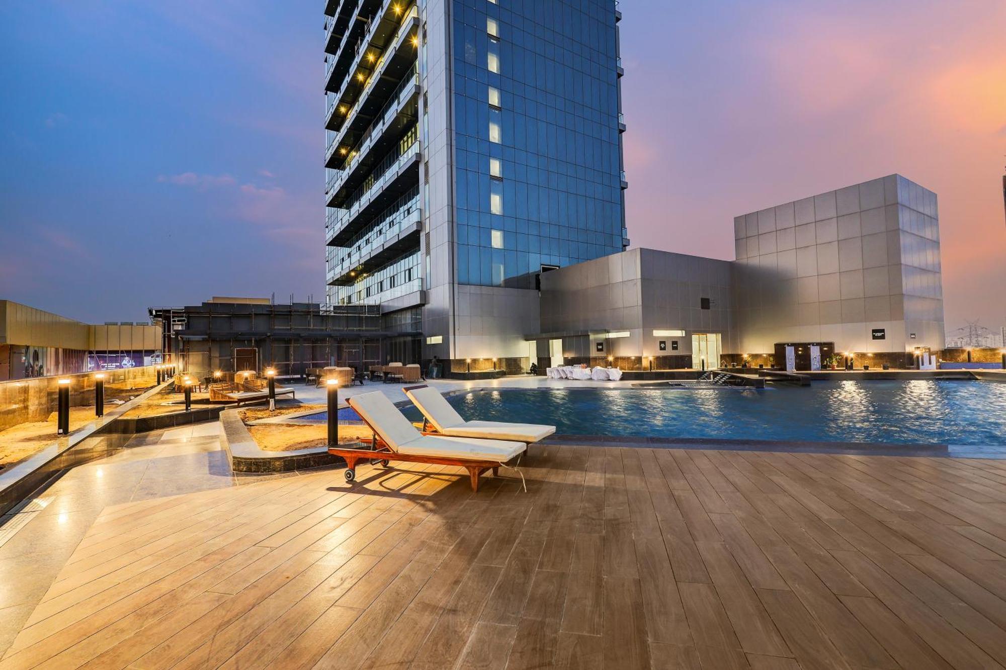 Sunday Hotels And Residences Gurgaon Esterno foto