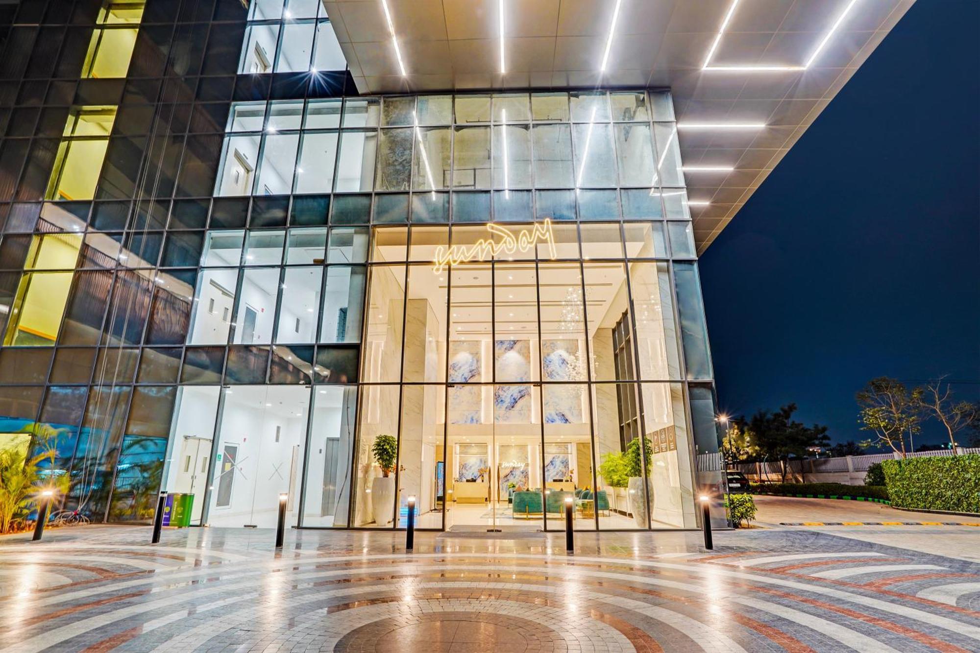 Sunday Hotels And Residences Gurgaon Esterno foto