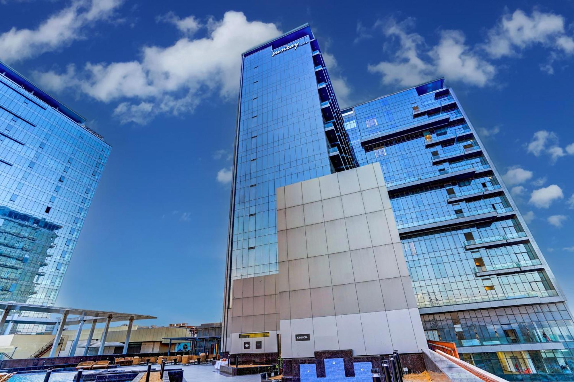 Sunday Hotels And Residences Gurgaon Esterno foto