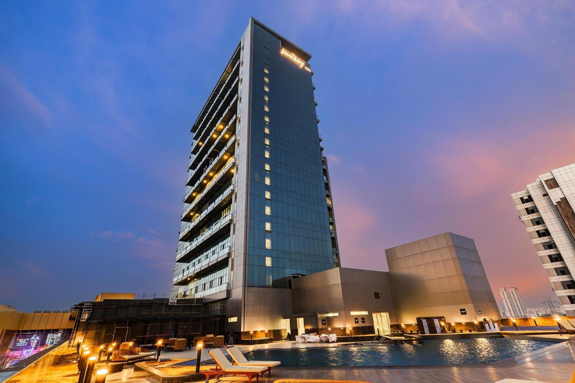 Sunday Hotels And Residences Gurgaon Esterno foto