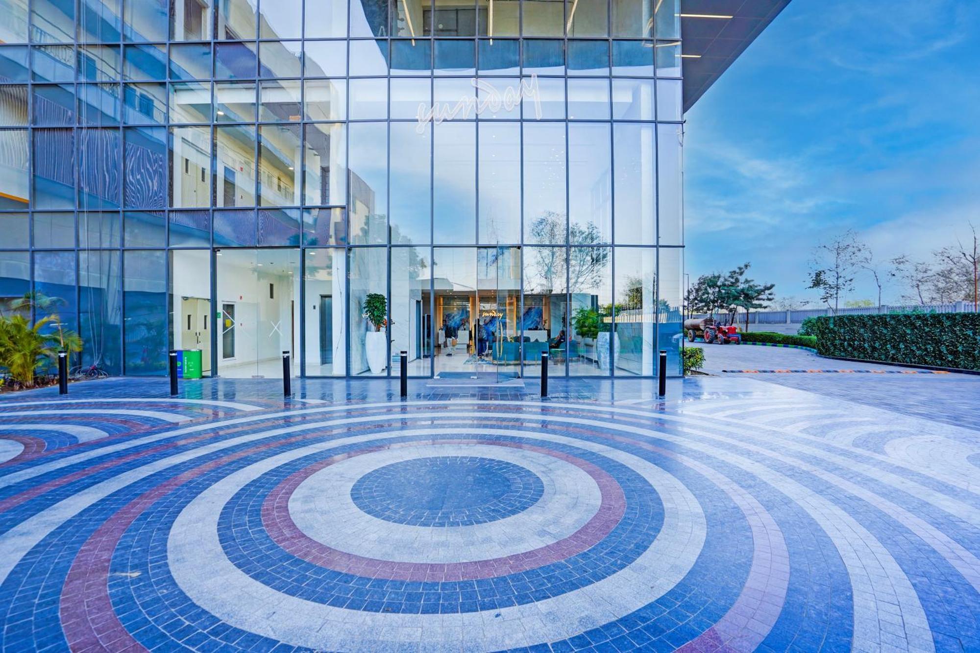 Sunday Hotels And Residences Gurgaon Esterno foto