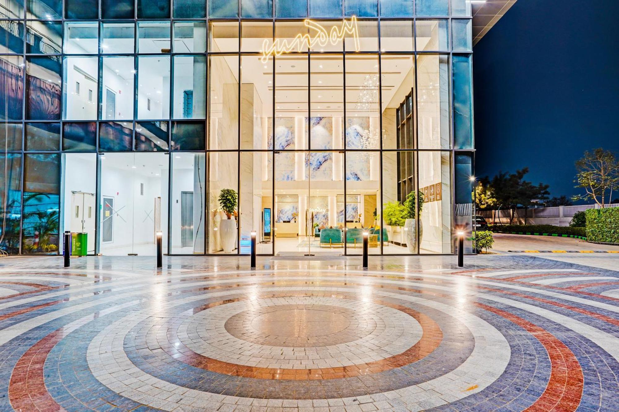 Sunday Hotels And Residences Gurgaon Esterno foto