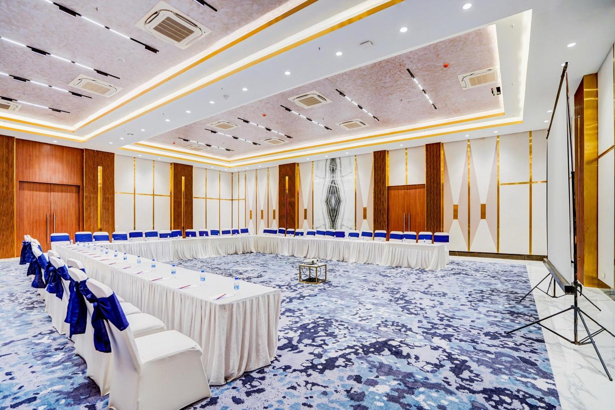 Sunday Hotels And Residences Gurgaon Esterno foto