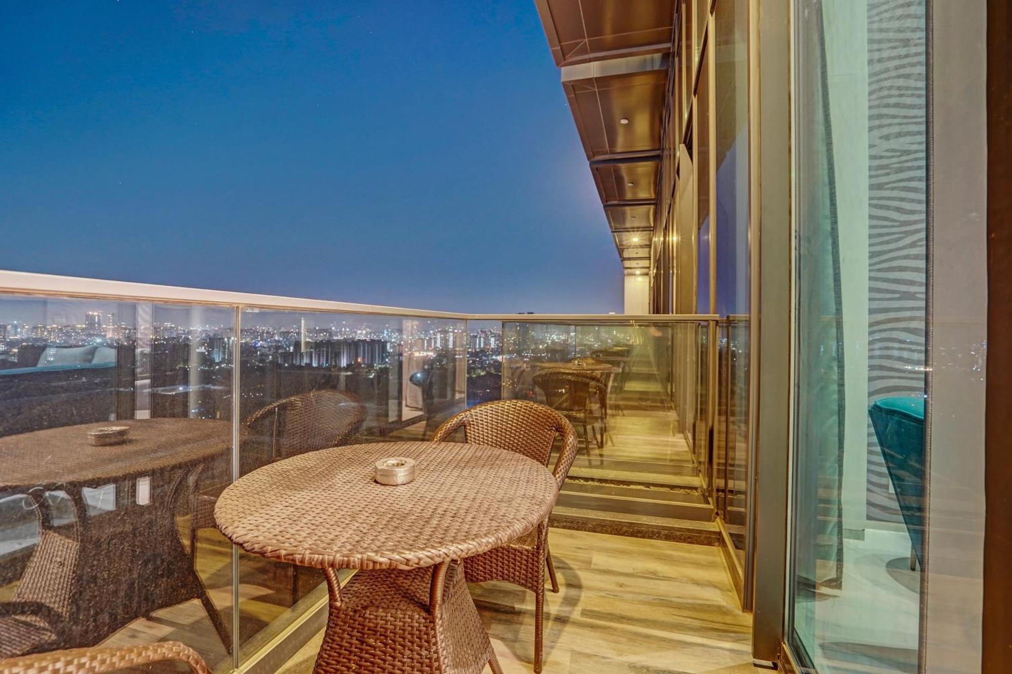 Sunday Hotels And Residences Gurgaon Esterno foto