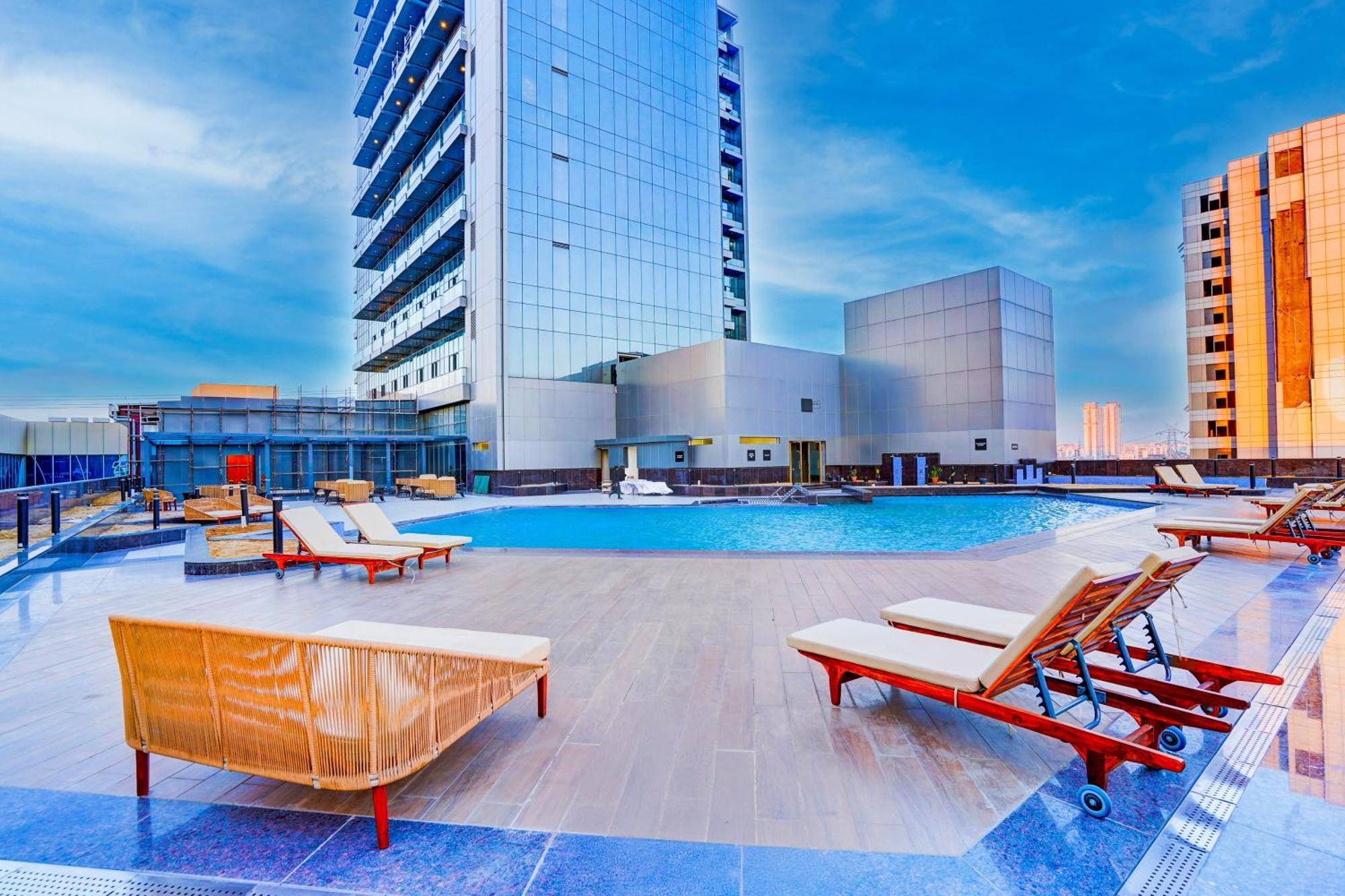 Sunday Hotels And Residences Gurgaon Esterno foto