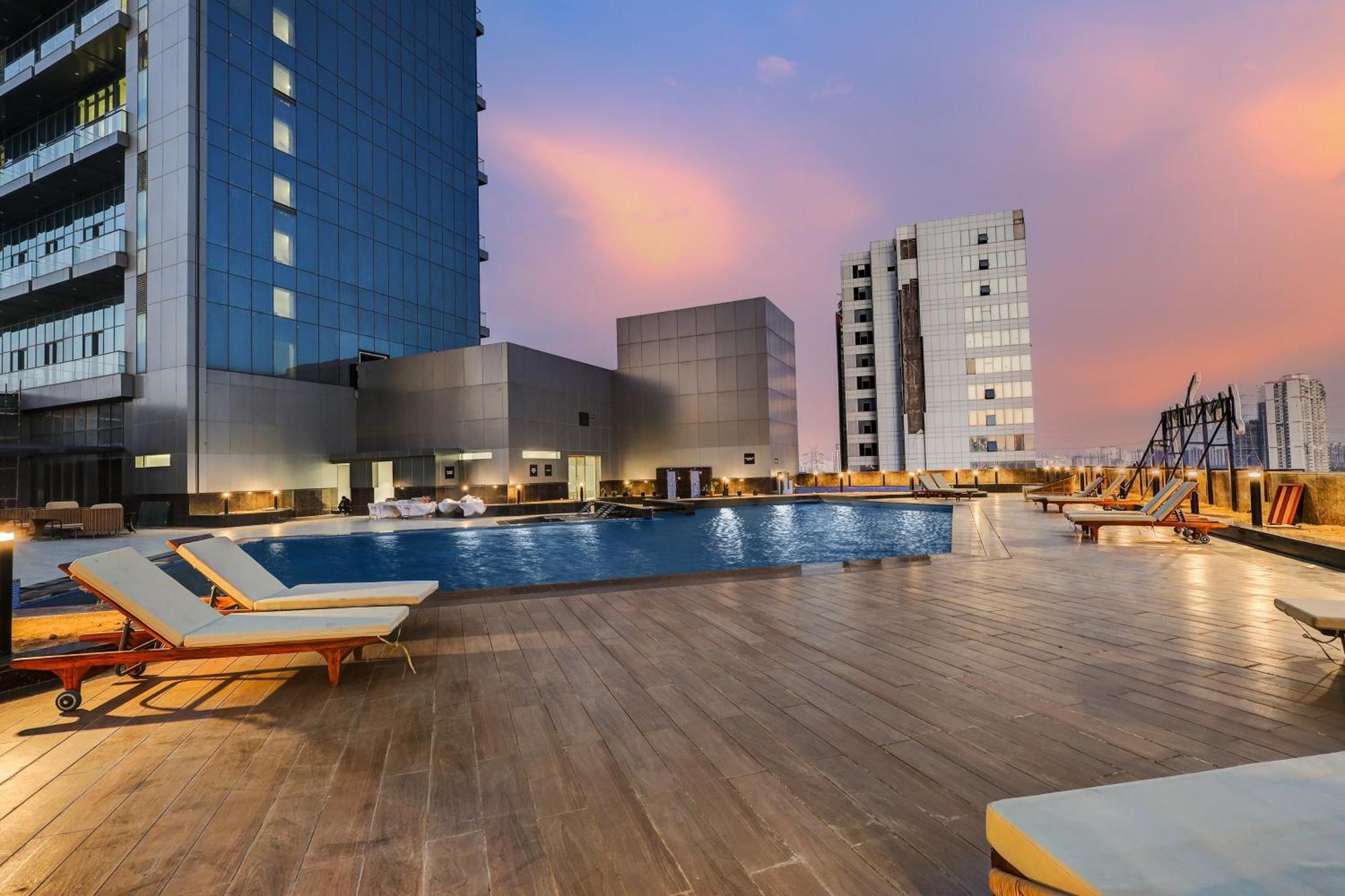 Sunday Hotels And Residences Gurgaon Esterno foto