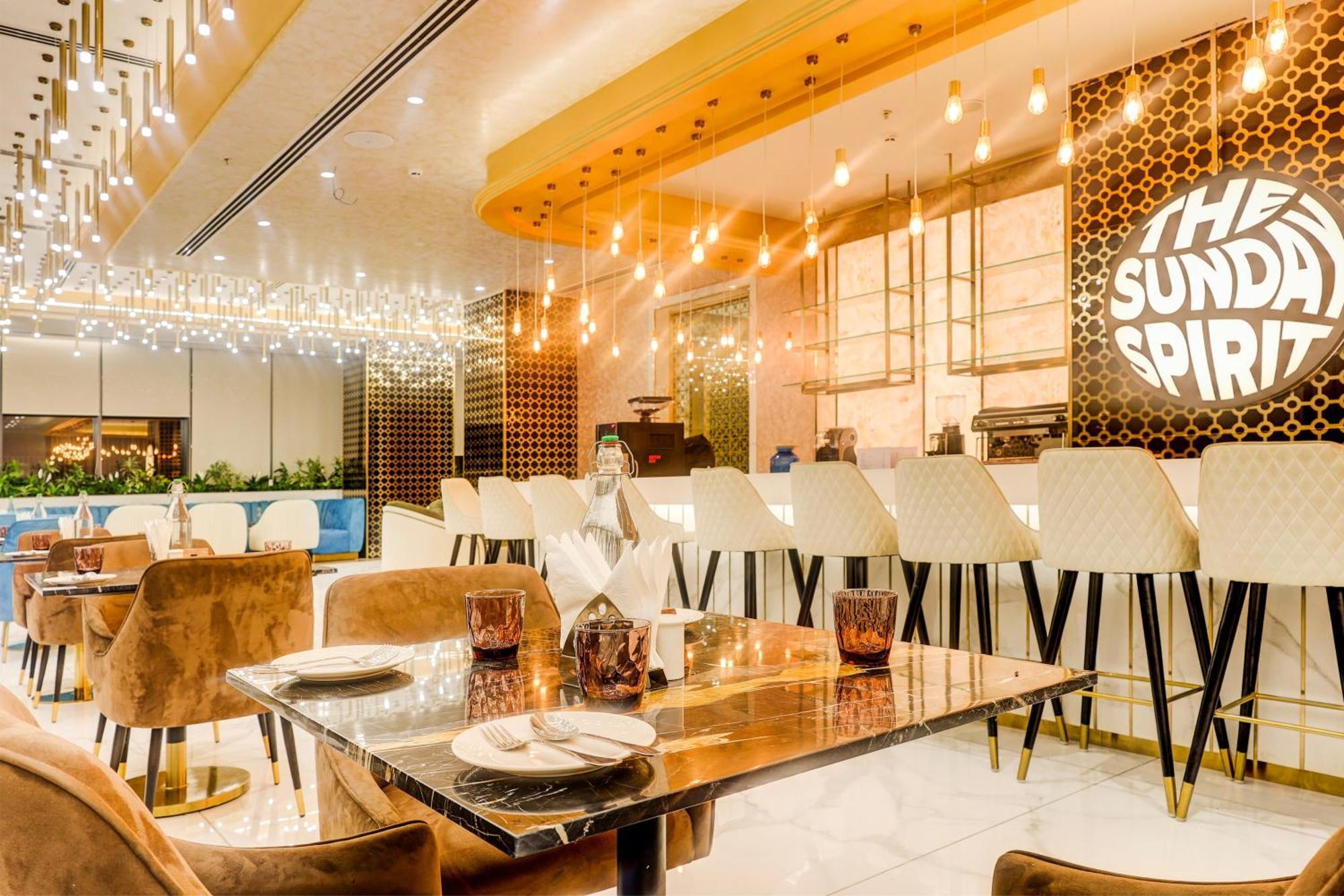 Sunday Hotels And Residences Gurgaon Esterno foto