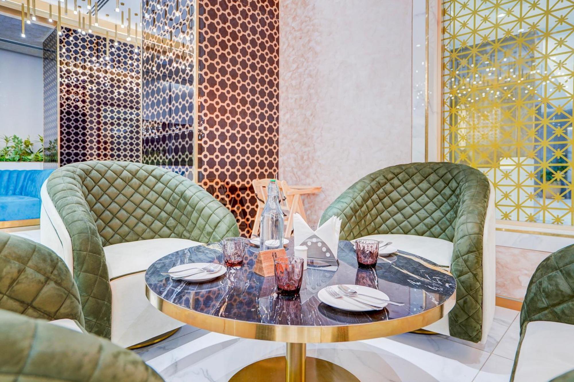 Sunday Hotels And Residences Gurgaon Esterno foto