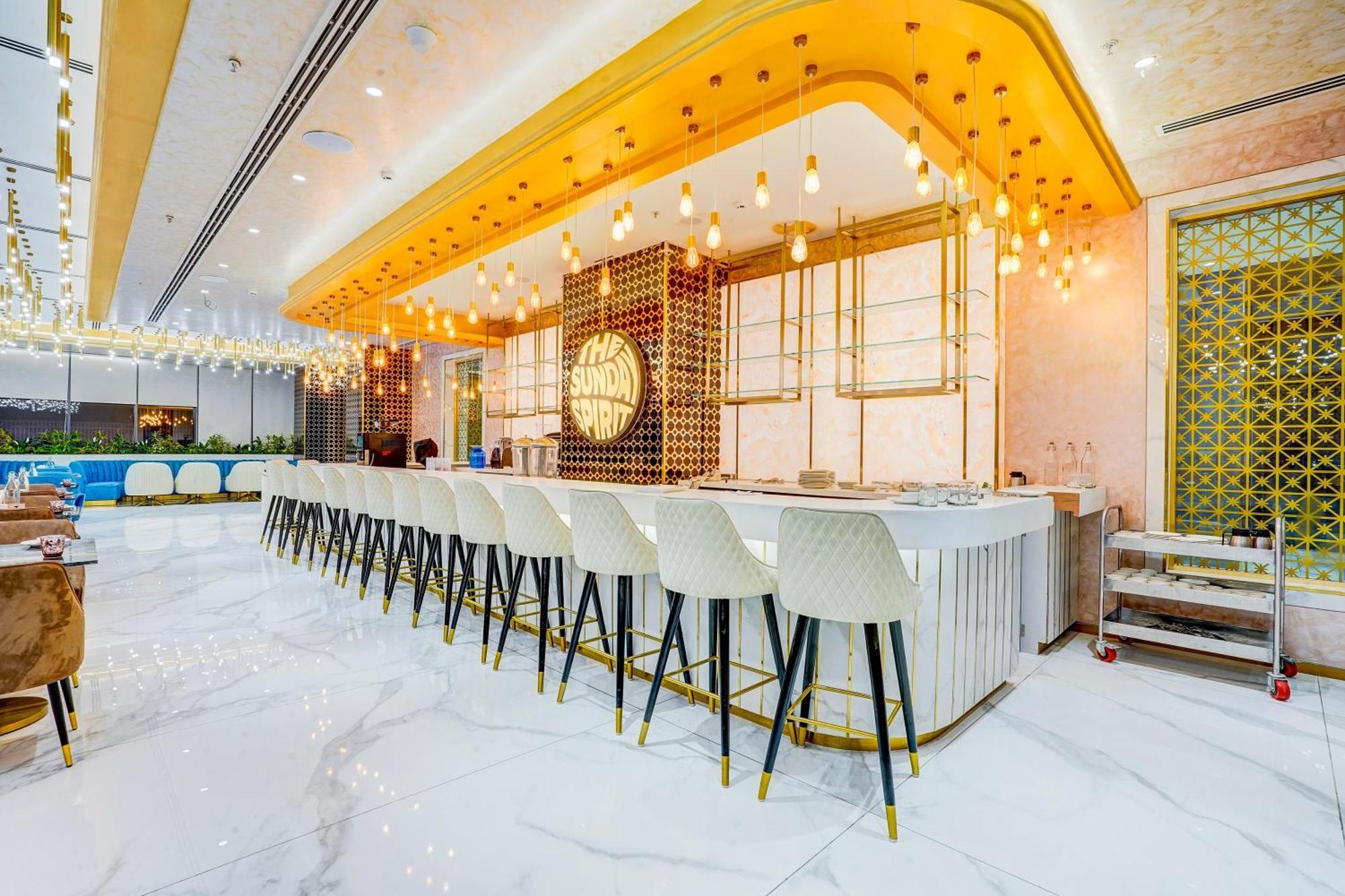 Sunday Hotels And Residences Gurgaon Esterno foto